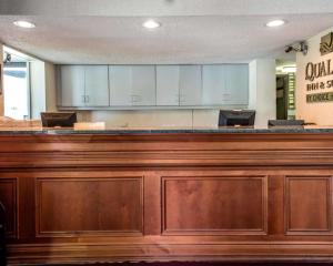 The lobby or reception area at Quality Inn & Suites North Gibsonia