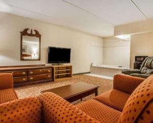 a living room with couches and a flat screen tv at Econo Lodge Douglassville-Pottstown in Douglassville
