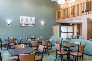 a dining room with tables and chairs and a wall at Comfort Inn Pine Grove I-81 Hershey Area in Pine Grove