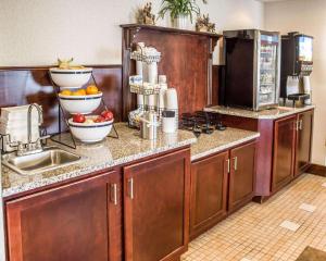 A kitchen or kitchenette at Quality Inn