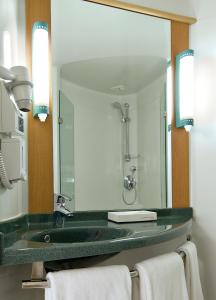 Koupelna v ubytování ibis Pune Viman Nagar - An Accor Brand