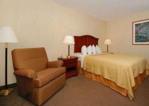 Posteľ alebo postele v izbe v ubytovaní Quality Inn & Suites