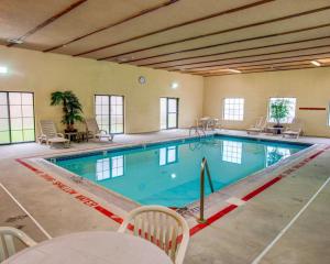 a large indoor swimming pool in a building at Comfort Suites Pittsburgh Airport in Coraopolis