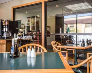 a dining room with tables and chairs in a restaurant at Quality Inn New Columbia-Lewisburg in New Columbia