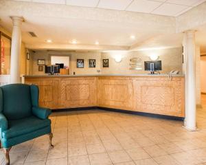 a waiting area in a hospital with a chair at Econo Lodge Inn & Suites Shamokin Dam - Selinsgrove in Shamokin Dam