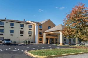 a parking lot in front of a hotel at Quality Inn & Suites in Harmarville