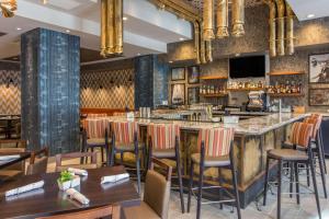 Restaurant o un lloc per menjar a Cambria Hotel Philadelphia Downtown Center City