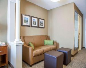 Posezení v ubytování Comfort Suites West Warwick - Providence