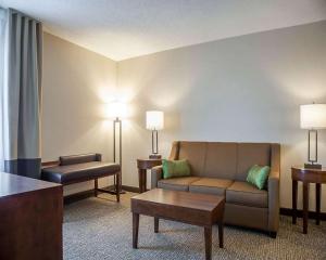 Posezení v ubytování Comfort Suites West Warwick - Providence