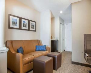 Posezení v ubytování Comfort Suites West Warwick - Providence