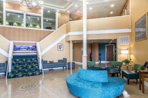Posezení v ubytování Quality Inn & Suites Middletown - Newport