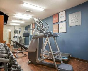 Fitness centrum a/nebo fitness zařízení v ubytování Comfort Suites West Warwick - Providence