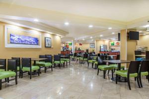 Restaurace v ubytování Quality Inn & Suites Middletown - Newport