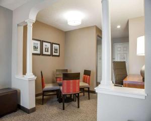 Posezení v ubytování Comfort Suites West Warwick - Providence