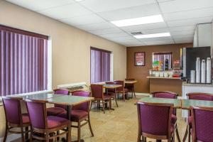 Restaurace v ubytování Econo Lodge Cranston - Providence