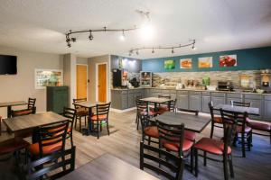 a restaurant with tables and chairs and a kitchen at Quality Inn Clinton - Laurens I-26 in Clinton