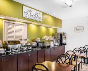 a fast food restaurant with a counter and chairs at Sleep Inn Hardeeville in Hardeeville