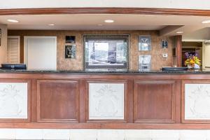 a bar in a hotel lobby with wood at Quality Inn & Suites Georgetown in Georgetown