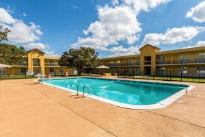 The swimming pool at or close to Quality Inn Clemson near University