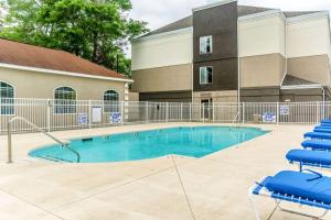 Bassein majutusasutuses Comfort Inn N Myrtle Beach Barefoot Landing või selle lähedal