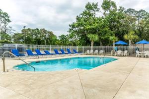 Comfort Inn N Myrtle Beach Barefoot Landing内部或周边的泳池