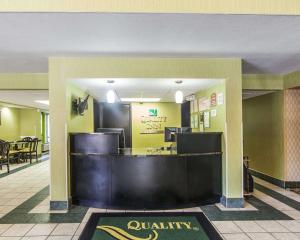 Zona de hol sau recepție la Quality Inn West - Sweetwater