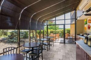 a restaurant with tables and chairs and a patio at Quality Inn & Suites Sevierville - Pigeon Forge in Sevierville