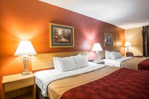 Ένα ή περισσότερα κρεβάτια σε δωμάτιο στο Greeneville Inn And Suites