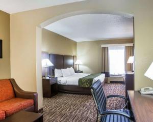 a hotel room with a bed and a desk and chair at Comfort Suites Lebanon in Lebanon