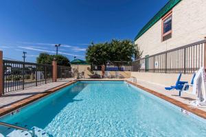 a swimming pool with two chairs next to a building at Quality Inn Hixson-Chattanooga in Hixson