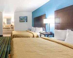 Posteľ alebo postele v izbe v ubytovaní Quality Inn & Suites