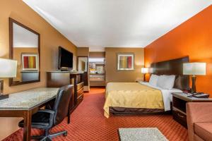 a hotel room with a bed and a desk at Quality Inn Kingston Springs in Kingston Springs