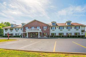 a large building with a parking lot in front of it at Econo Lodge Inn & Suites Ripley in Ripley