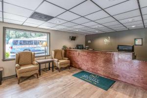 Лобби или стойка регистрации в Quality Inn & Suites