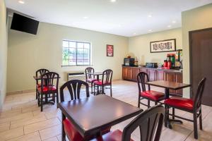 Kuchyň nebo kuchyňský kout v ubytování Econo Lodge Inn & Suites Ripley