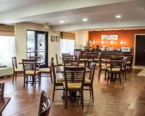 a dining room with tables and chairs in a restaurant at Sleep Inn Arlington Near Six Flags in Arlington