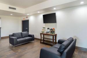 a waiting room with two chairs and a flat screen tv at Quality Inn East Amarillo in Amarillo