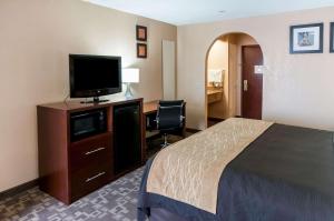 TV a/nebo společenská místnost v ubytování Comfort Inn North Conroe
