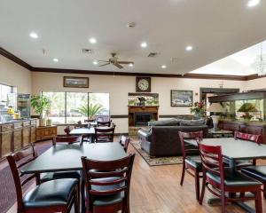 a large living room with tables and chairs at Comfort Suites Lake Jackson Clute in Lake Jackson