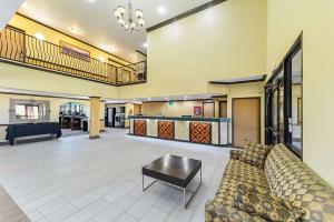 Posezení v ubytování Quality Inn & Suites