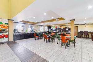 a restaurant with tables and chairs and a cafeteria at Quality Inn & Suites in Lubbock