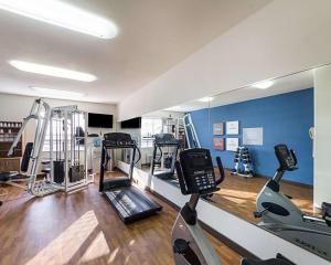 a gym with treadmills and ellipticals in a room at Comfort Suites At Plaza Mall in McAllen