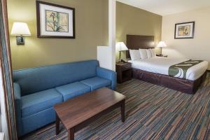 Postel nebo postele na pokoji v ubytování Quality Suites