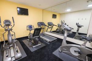 Fitness centrum a/nebo fitness zařízení v ubytování Quality Suites
