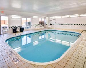 Bazén v ubytování Comfort Suites Longview North nebo v jeho okolí