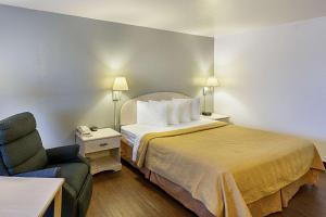 Postel nebo postele na pokoji v ubytování Econo Lodge Downtown South + 23 fotografií