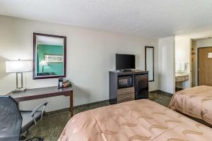 Postel nebo postele na pokoji v ubytování Quality Inn Allen - Plano East