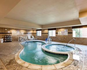 a large swimming pool in a hotel room at Comfort Suites Plano - Dallas North in Plano