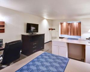 Galeriebild der Unterkunft Rodeway Inn & Suites Lewisville I-35 in Lewisville