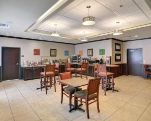 Restoran atau tempat makan lain di Comfort Inn & Suites Near Lake Lewisville